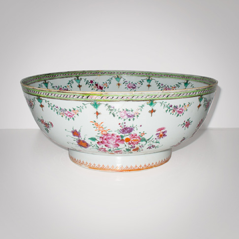 Famille-rose export porcelain bowl, China, 18th century