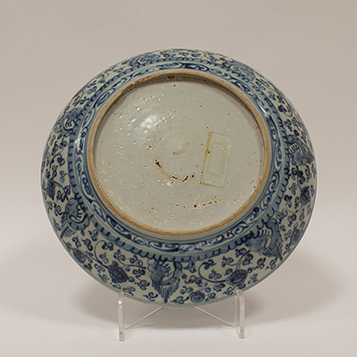 Large blue and white dish (underside), China, Ming Dynasty, Hongzhi period (1470-1505)