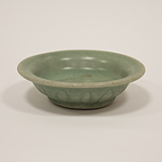 Longquan celadon dish - China, Ming Dynasty, 14th / 15th century