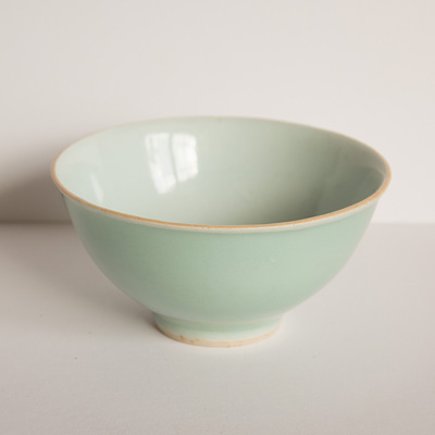 Celadon porcelain bowl, China, 18th/19th century