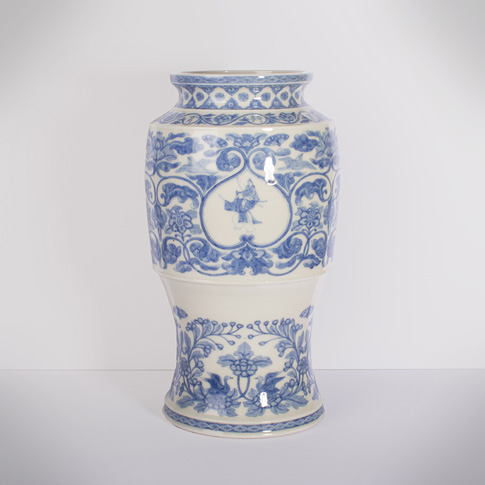 Kyoto blue and white porcelain vase, Japan, Meiji era, circa 1890