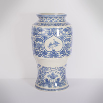 Kyoto blue and white porcelain vase (view 3), Japan, Meiji era, circa 1890 [thumbnail]