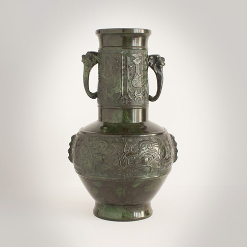 Archaic bronze vase, Japan, Taisho/Showa eras, 20th century
