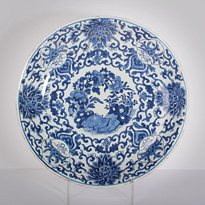 Blue and white porcelain dish, China, Kangxi period, circa 1700 [thumbnail]