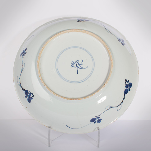 Blue and white porcelain dish (underside), China, Kangxi period, circa 1700