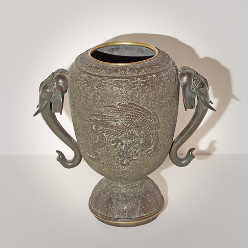 Bronze usubata flower vase, in the manner of Murata Seimin (vase body 1), Japan, late Edo period, early 19th century