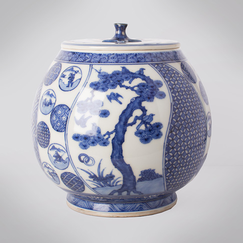 Shonzui style blue and white porcelain water jar (mizusashi) (side 2), Japan, Meiji era, circa 1900