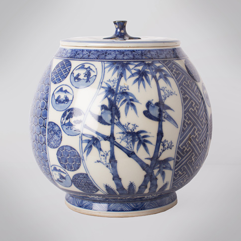 Shonzui style blue and white porcelain water jar (mizusashi) (side 3), Japan, Meiji era, circa 1900