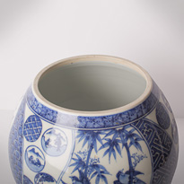Shonzui style blue and white porcelain water jar (mizusashi) (inside, lid off), Japan, Meiji era, circa 1900 [thumbnail]