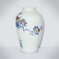 Kakiemon porcelain vase, by Sakaida Kakiemon XIV (view 3), Japan, 20th century [thumbnail]