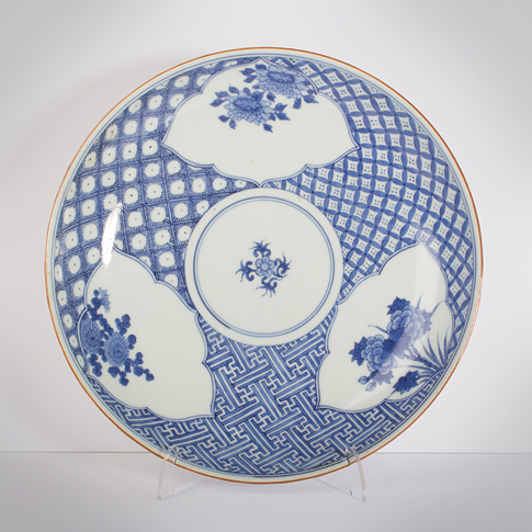 Pair of blue and white porcelain dishes, by Seiun, Japan, 19th century