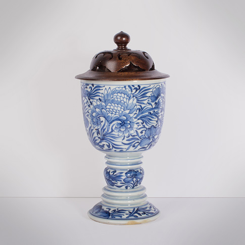Blue and white porcelain goblet, China, Kangxi period, circa 1690