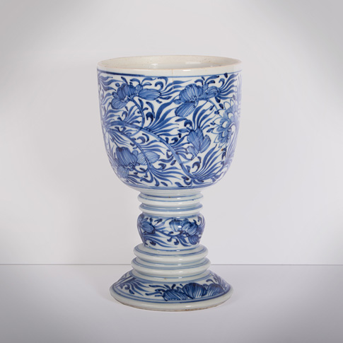 Blue and white porcelain goblet (view 2), China, Kangxi period, circa 1690