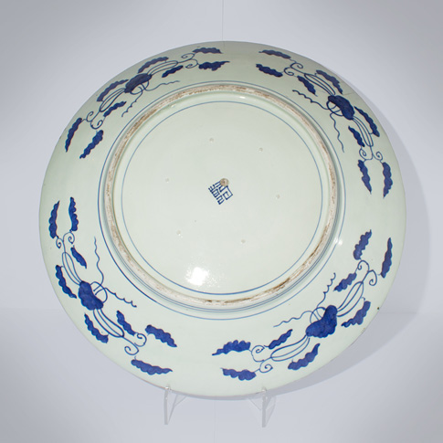 Large blue and white porcelain dish (underside), Japan, Meiji era, 19th century