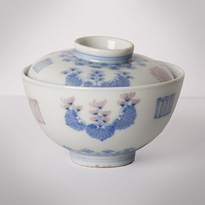 Blue and white and copper red porcelain tea bowl and cover, by Hakuzan (side 2), Japan, Meiji era, early 20th century [thumbnail]