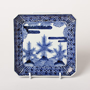 Arita blue and white porcelain dish - Japan, Edo period, late 18th century