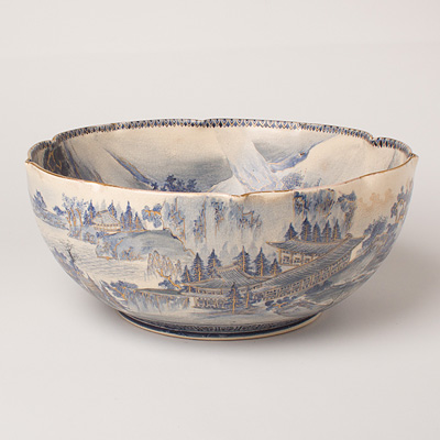 Rare Satsuma blue and white bowl, Japan, Meiji era, early 20th century
