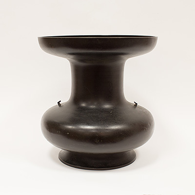 Bronze usubata flower vase, Japan, Edo period, 19th century