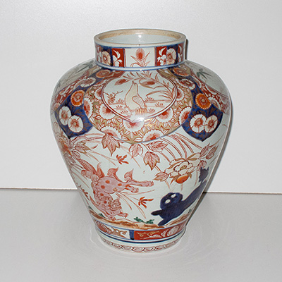 Imari porcelain vase, Japan, Edo period, circa 1700
