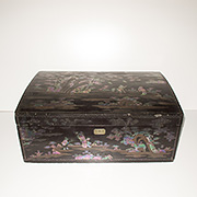 Rare lacquer and inlaid mother of pearl chest - China, Qing Dynasty, 18th/19th century