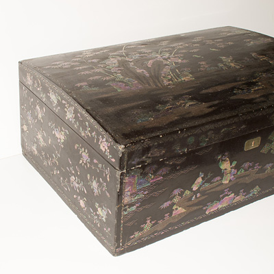 Rare lacquer and inlaid mother of pearl chest (view 2), China, Qing Dynasty, 18th/19th century