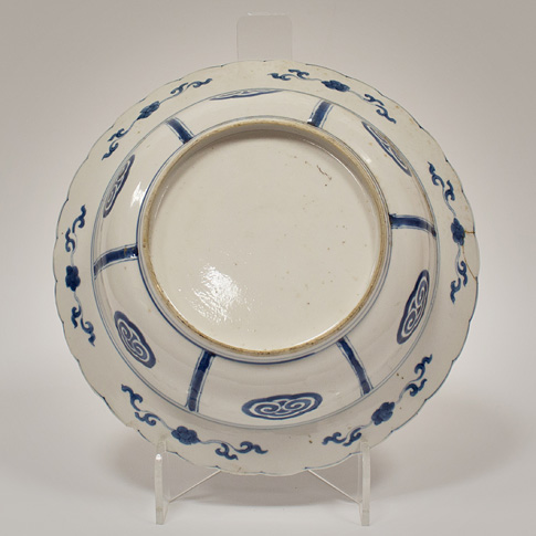 Blue and white porcelain dish in the Kraak style (base), China, Kangxi, circa 1700