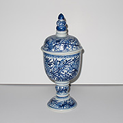 Rare blue and white goblet and cover - China, Kangxi, circa 1690