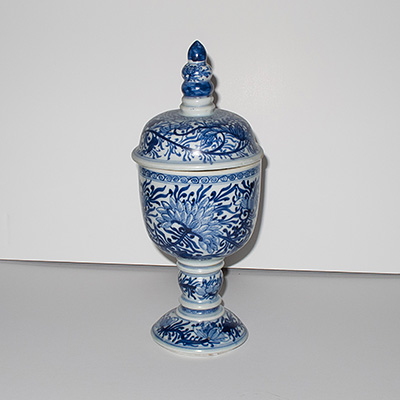 Rare blue and white goblet and cover (other side), China, Kangxi, circa 1690