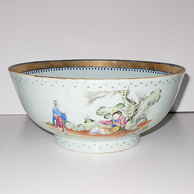 Famille-rose export porcelain bowl (other side), China, 18th century