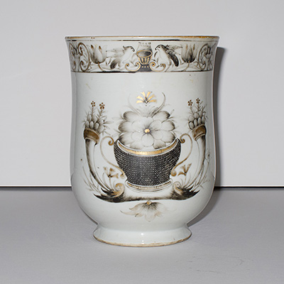 En-grisaille export porcelain tankard, China, 18th century