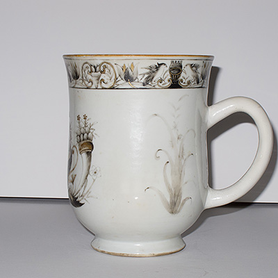 En-grisaille export porcelain tankard (side view), China, 18th century