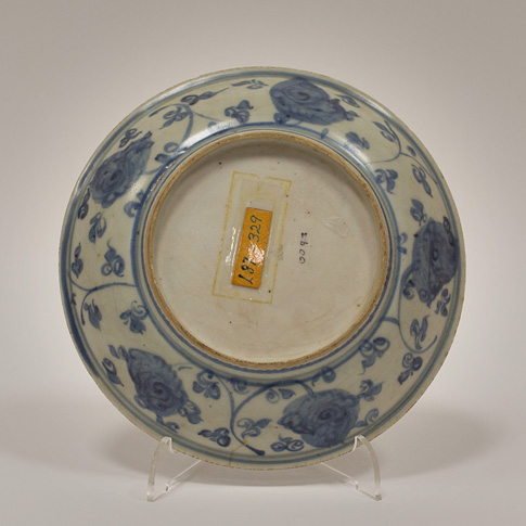 Blue and white porcelain dish (underside), China, Ming Dynasty, Hongzhi period (1470-1505)