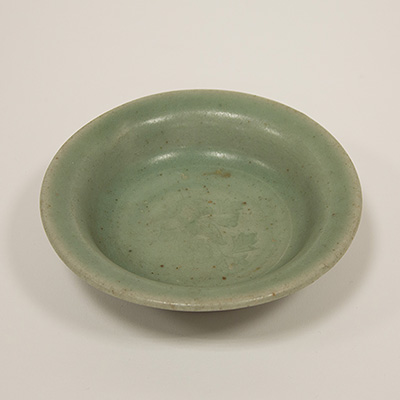 Longquan celadon dish (top), China, Ming Dynasty, 14th / 15th century