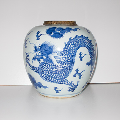 Blue and white porcelain jar (top off), China, Kangxi, circa 1700