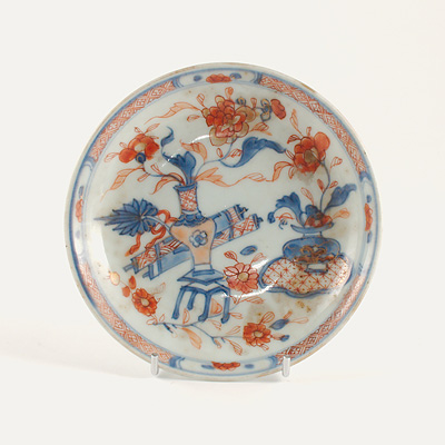 Imari porcelain chocolate bowl and associated saucer (Saucer, top), China, Qing Dynasty, Kangxi, early 18th century