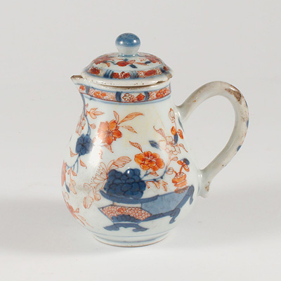 Imari porcelain jug and cover, China, Qing Dynasty, Kangxi, early 18th century