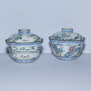 Pair of painted enamel tea bowls and covers - China, Jiaqing, early 19th century