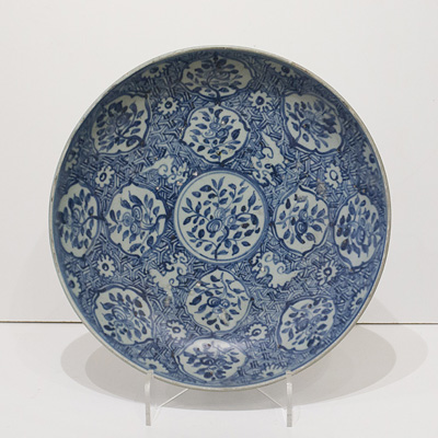 Blue and white shipwreck porcelain dish, China, Ming Dynasty, circa 1500