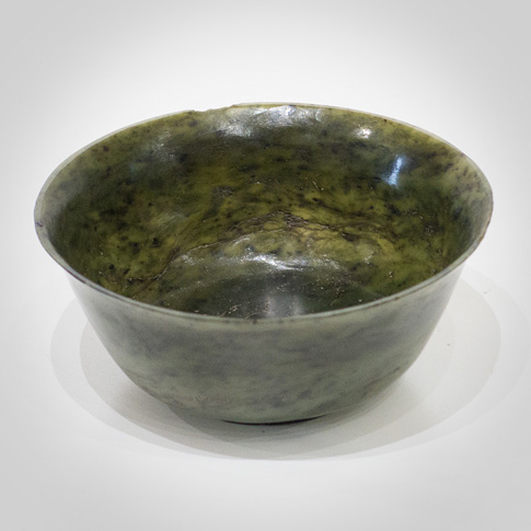 Spinach green nephrite jade bowl (view 2), China, 19th century