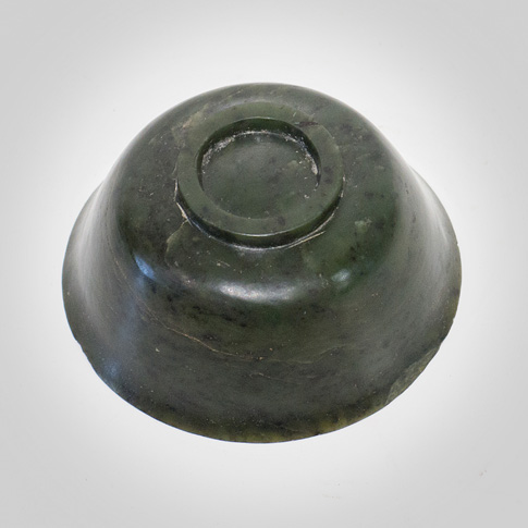 Spinach green nephrite jade bowl (base), China, 19th century