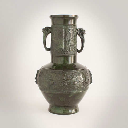 Archaic bronze vase, Japan, Taisho/Showa eras, 20th century Archaic bronze vase, Japan, Taisho/Showa eras, 20th century