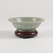 Longquan celadon dish - China, Southern Song/ Yuan Dynasty, 13th/14th century