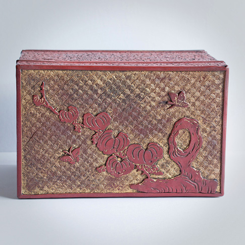 Cinnabar and gold coloured lacquer box (top), Ryukyu Islands, 18th century