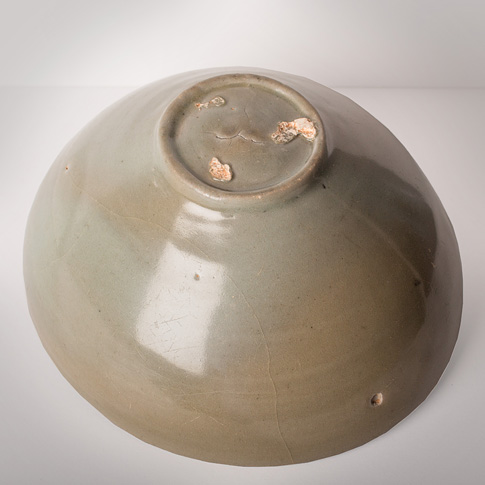 Celadon stoneware bowl
 (underside), Korea, Koryo Dynasty, 12th century