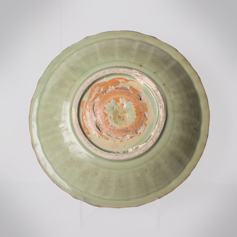 Celadon stoneware dish (underside), China, Ming Dynasty, 17th century