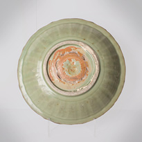 Celadon stoneware dish (underside), China, Ming Dynasty, 17th century [thumbnail]