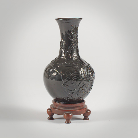 Black mirror glazed bottle vase, China, Qing Dynasty, late 19th century