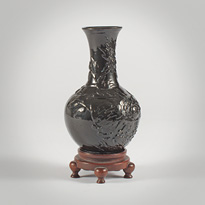 Black mirror glazed bottle vase - China, Qing Dynasty, late 19th century