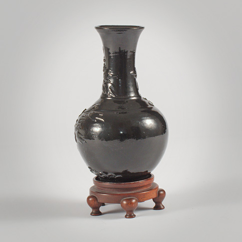 Black mirror glazed bottle vase (other side), China, Qing Dynasty, late 19th century