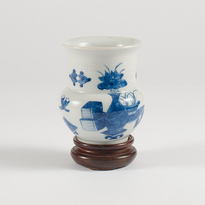A blue and white porcelain zhadou (spittoon), China, Qing Dynasty, late 19th century